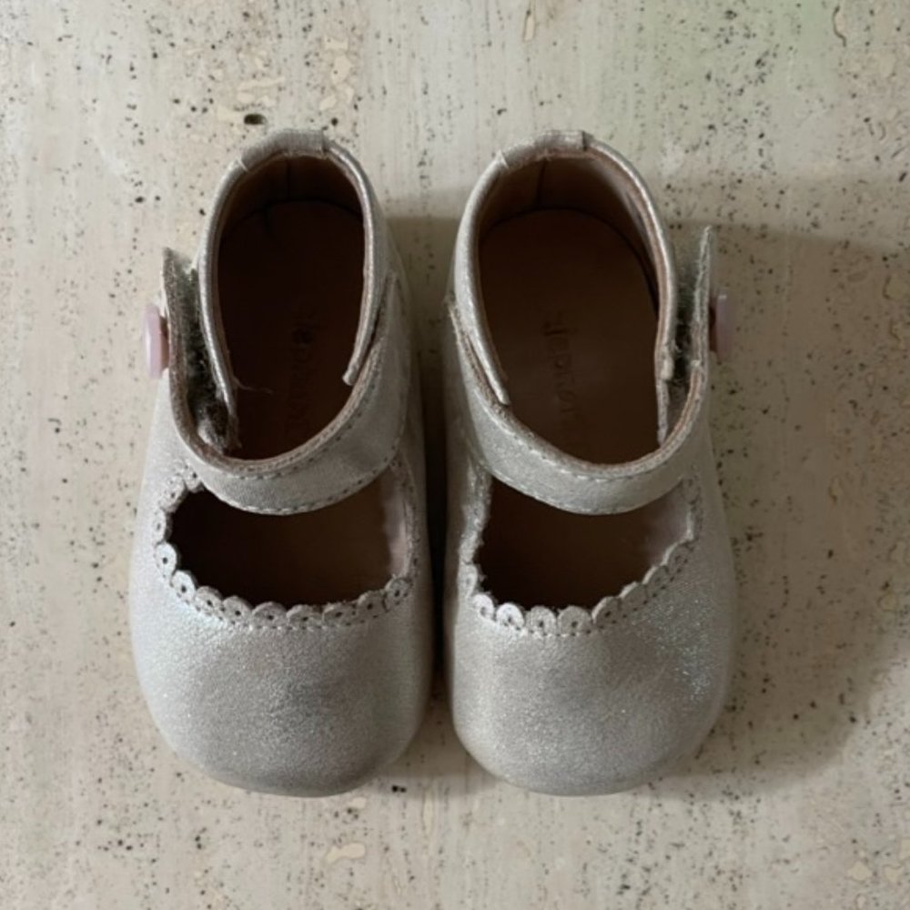 ELEPHANTITO Baby Mary Jane Crib Shoes in Talc/Silver US 2 / EU 17